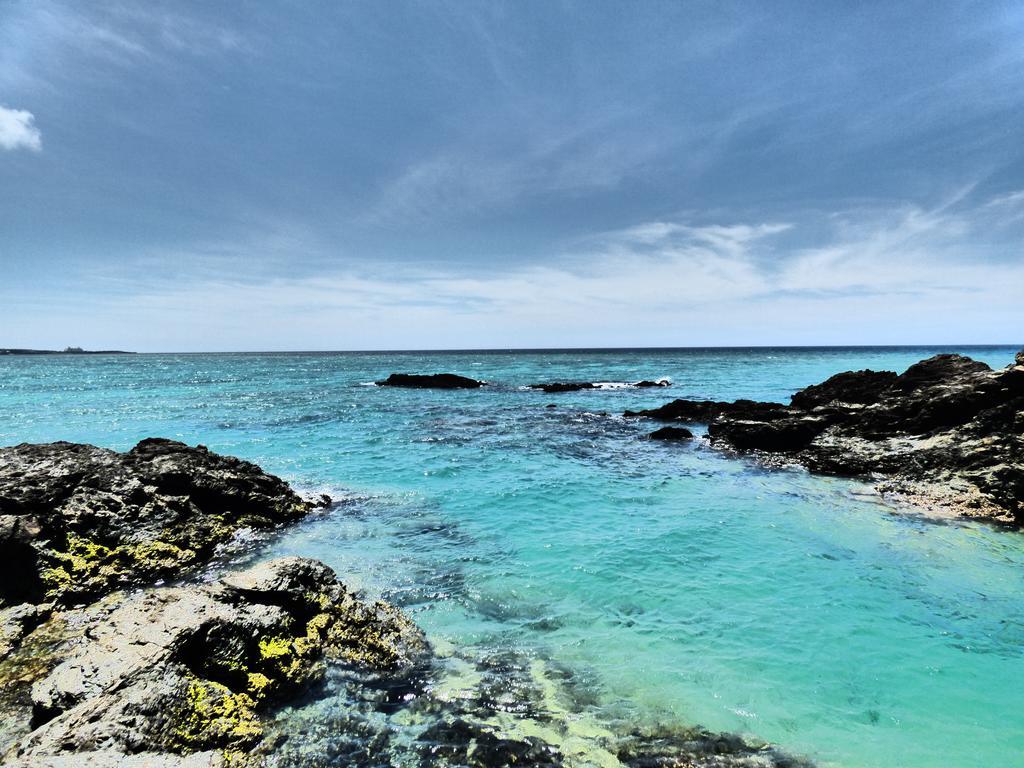 Tropical Surf House Okinawa Hotel Onna Exterior photo