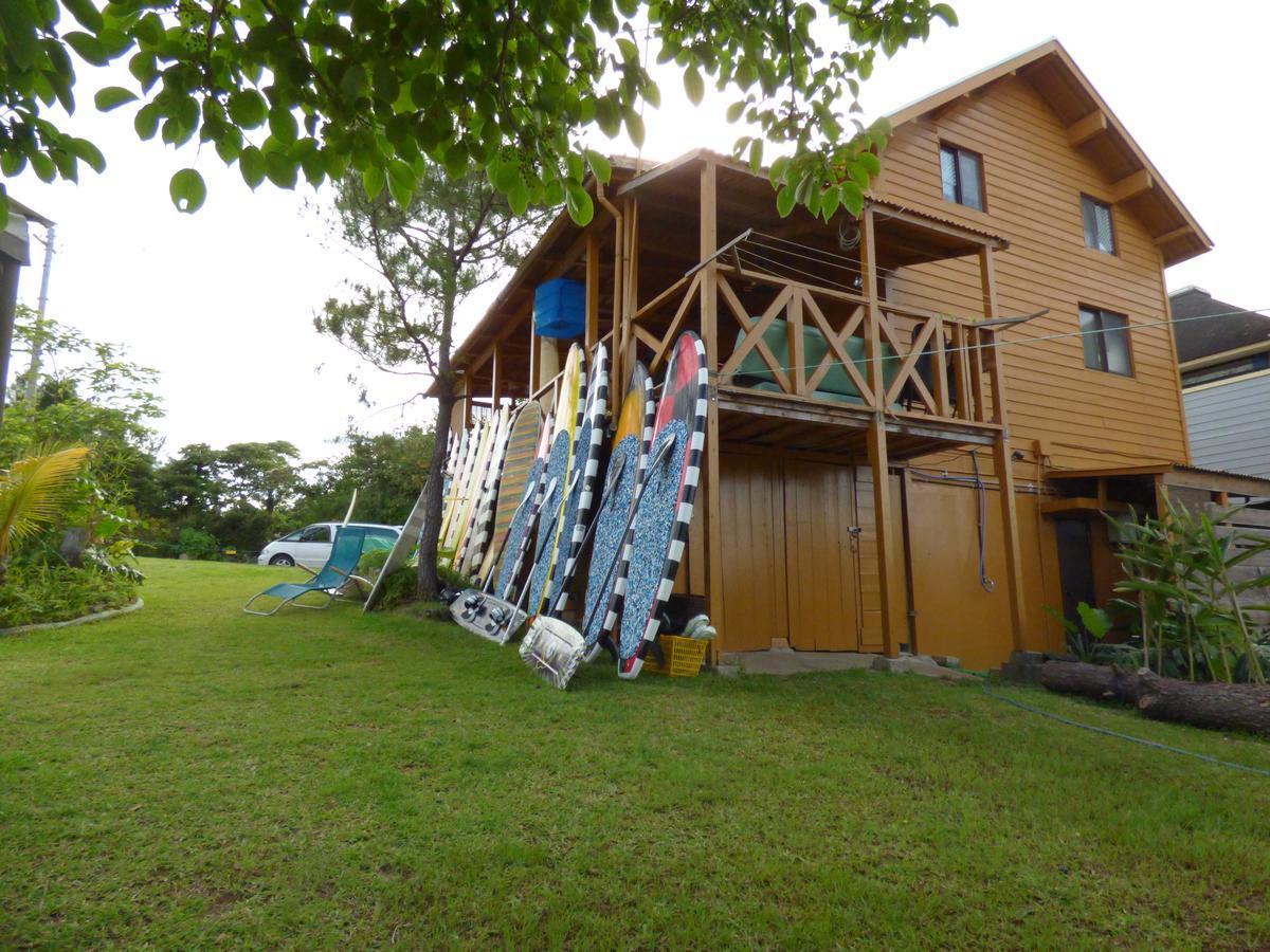 Tropical Surf House Okinawa Hotel Onna Exterior photo