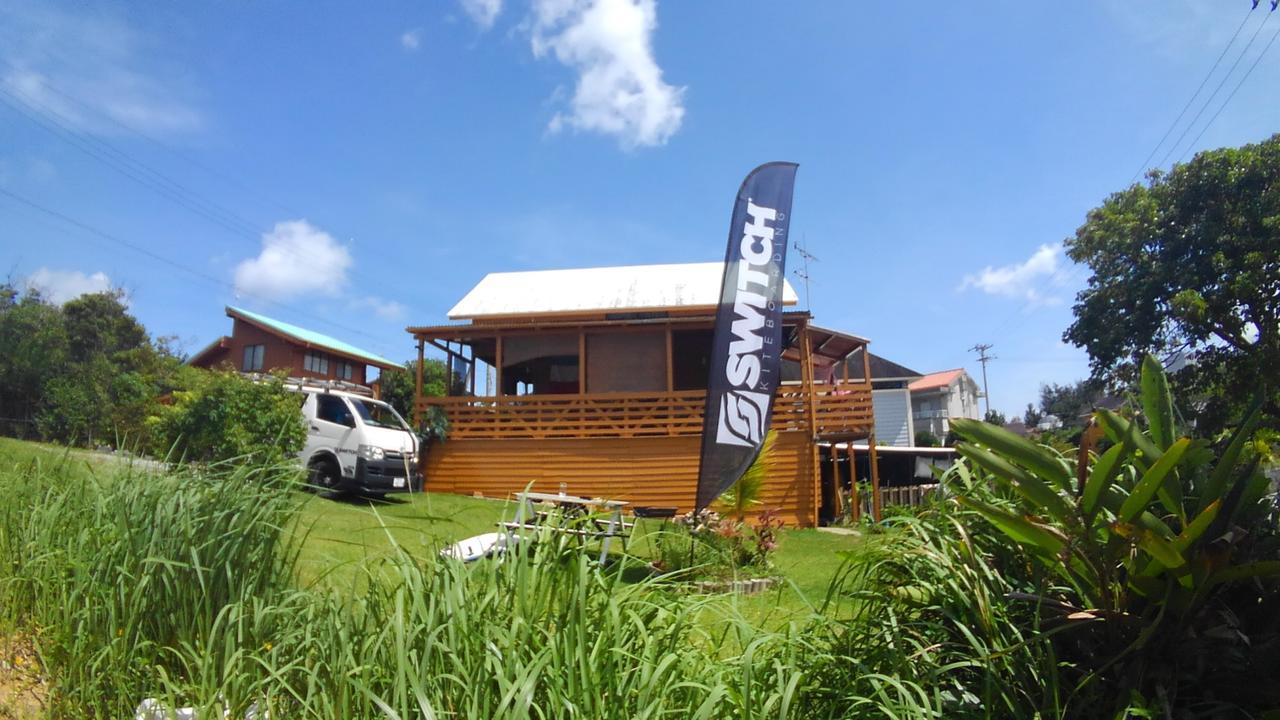 Tropical Surf House Okinawa Hotel Onna Exterior photo